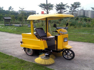 <b>承接無(wú)錫背街小巷道路清掃提供小型道路清掃車</b>